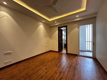 Room in 3.5 BHK Apartment at Boutique Residential Apartments C-253, Defence Colony – for Rent