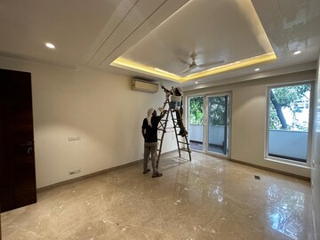 Room in 3.5 BHK Apartment at Boutique Residential Apartments C-253, Defence Colony – for Rent