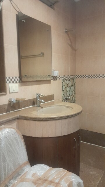 Bathroom in 3 BHK Builder Floor at Unitech South City II, Sector 50 – for Rent