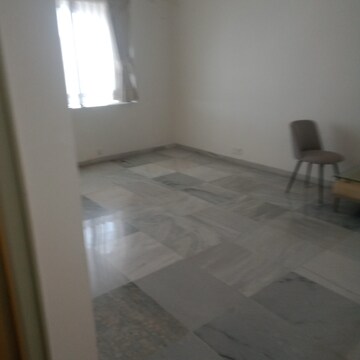 Room in 3 BHK Apartment at Hiranandani Gardens Lake Castle, Powai – for Rent