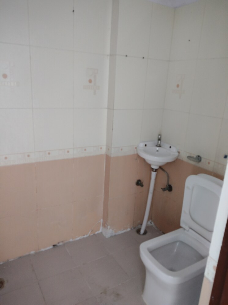 Bathroom, sector 46 2 Bedroom 950 Sq.Ft. Apartment In Sector 46 Faridabad 9102872