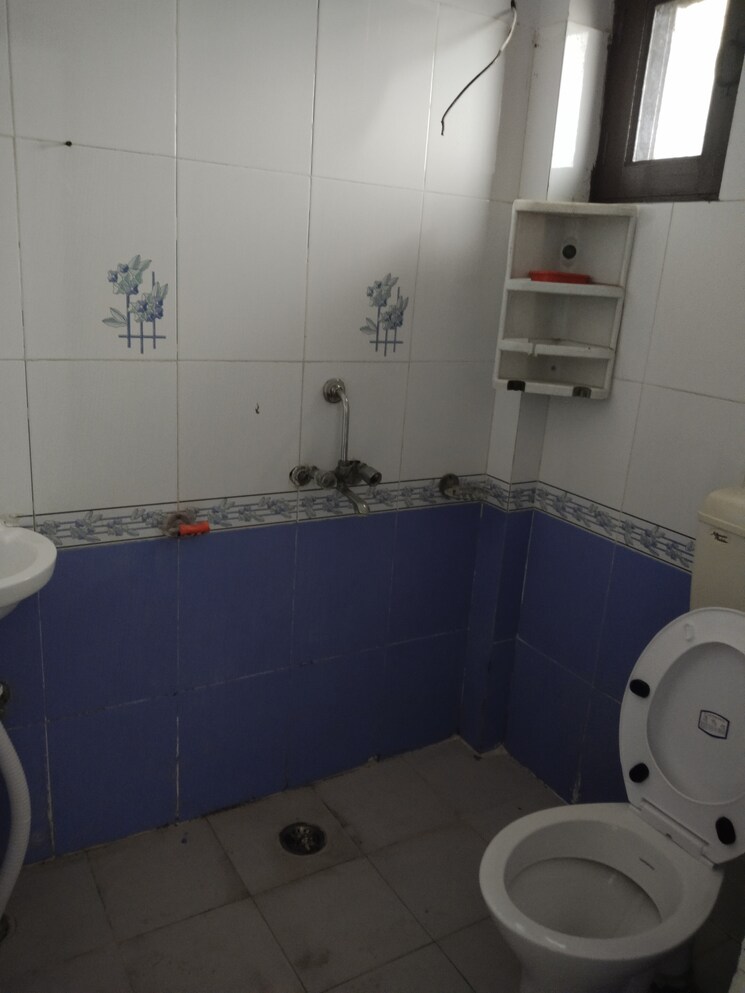 Bathroom, sector 46 2 Bedroom 950 Sq.Ft. Apartment In Sector 46 Faridabad 9102872