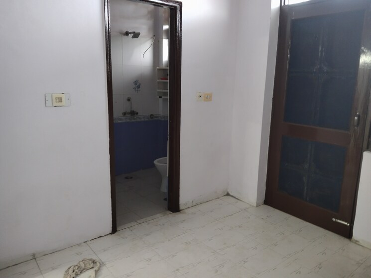 Room, sector 46 2 Bedroom 950 Sq.Ft. Apartment In Sector 46 Faridabad 9102872