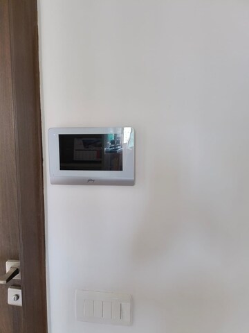 Furnished Amenities in 1 BHK Apartment at Hiranandani Regent Hill, Powai – for Rent