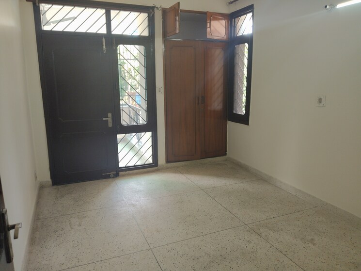 Room, sector 21c 3 Bedroom 1250 Sq.Ft. Apartment In Sector 21c Faridabad 9102883