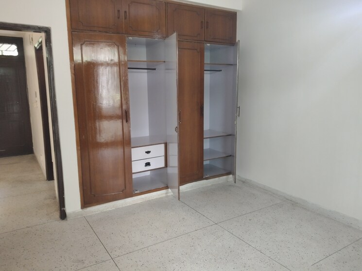 Room, sector 21c 3 Bedroom 1250 Sq.Ft. Apartment In Sector 21c Faridabad 9102883