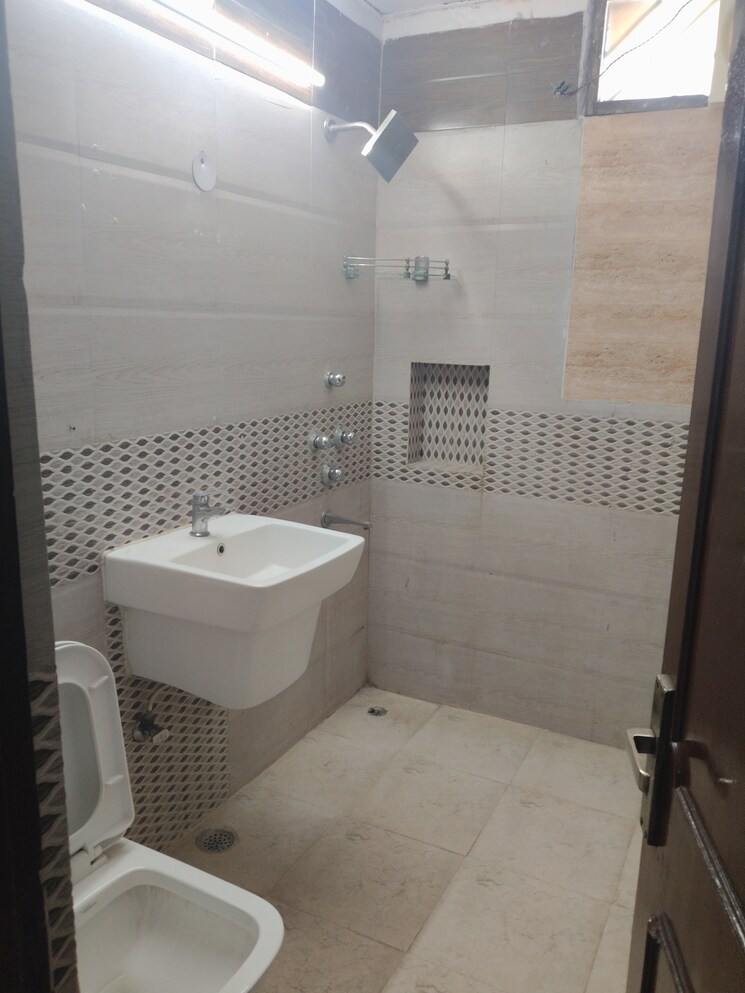 Bathroom, sector 21c 3 Bedroom 1250 Sq.Ft. Apartment In Sector 21c Faridabad 9102883