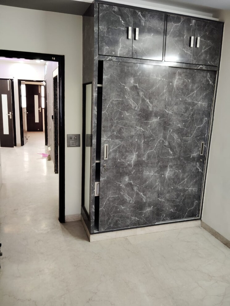 Room, rohini sector 11 3 Bedroom 1300 Sq.Ft. Builder Floor In Rohini Sector 11 Delhi 9103031