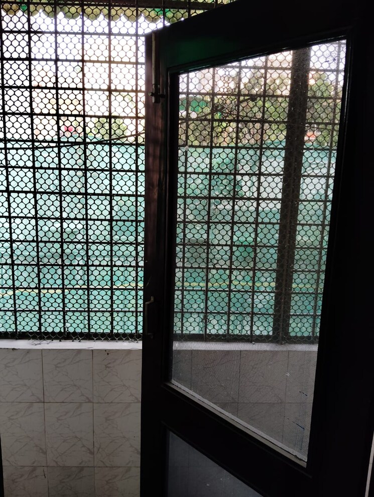 Room, rohini sector 11 3 Bedroom 1300 Sq.Ft. Builder Floor In Rohini Sector 11 Delhi 9103031