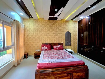 Bedroom in 3.5 BHK Apartment at Eldeco Elegance, Gomti Nagar – for Rent