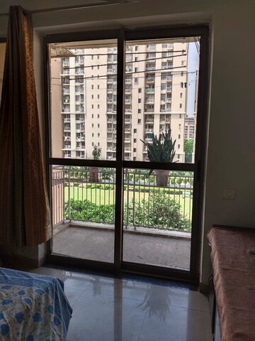 Room in 3 BHK Apartment at Unitech Uniworld Gardens 2, Sector 47 – for Rent
