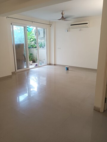 Room in 3 BHK Apartment at Unitech Uniworld Gardens 2, Sector 47 – for Rent
