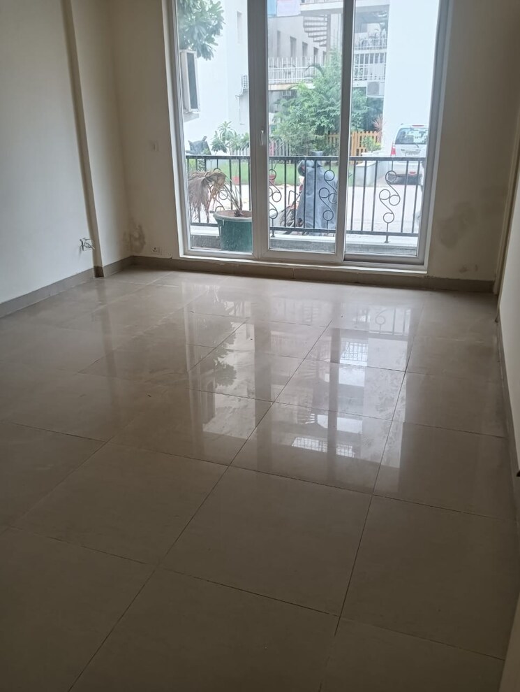 Room, unitech-uniworld-gardens-2 3 Bedroom 1355 Sq.Ft. Apartment In Sector 47 Gurgaon 9103038