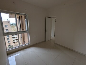 Room in 2 BHK Apartment at Godrej Green Vistas, Mahalunge – for Rent
