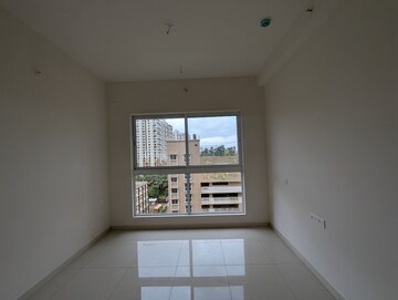 Room in 2 BHK Apartment at Godrej Green Vistas, Mahalunge – for Rent