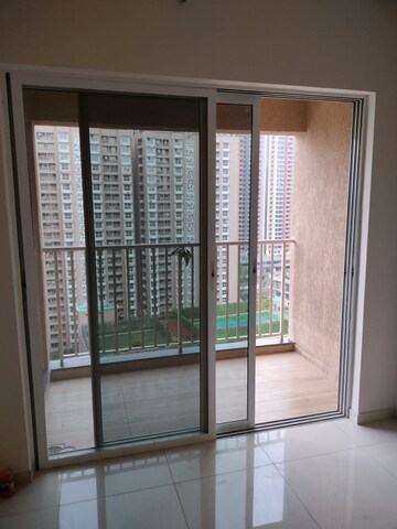 Room in 1 BHK Apartment at Godrej Green Vistas, Mahalunge – for Rent