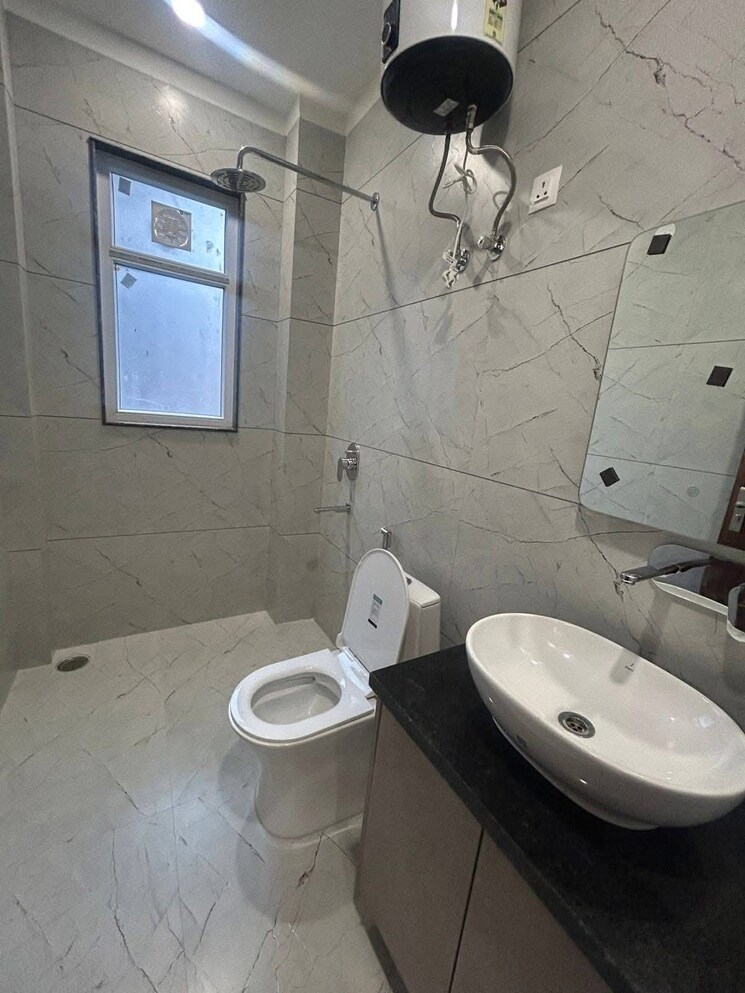Bathroom, harit-vihar-rwa 3 Bedroom 1200 Sq.Ft. Builder Floor In Burari Delhi 9103064