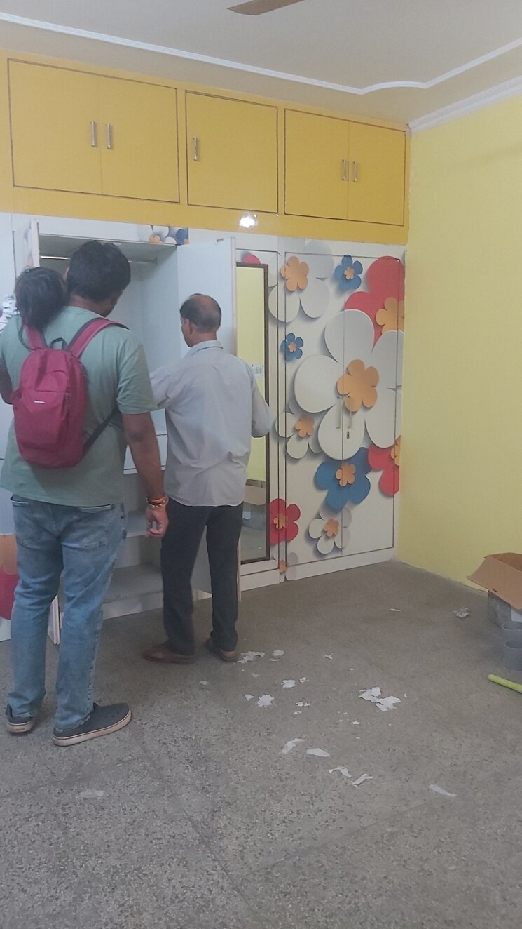 Room, mayur vihar 2.5 Bedroom 1050 Sq.Ft. Apartment In Mayur Vihar Delhi 9103080