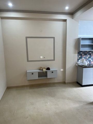 Room in 1 BHK Builder Floor at Sector 40 – for Rent