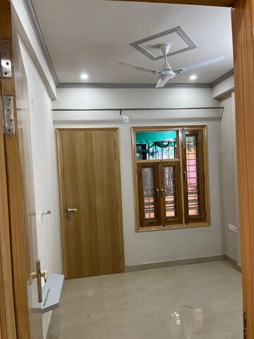 Building Lobby in 1 BHK Builder Floor at Sector 40 – for Rent