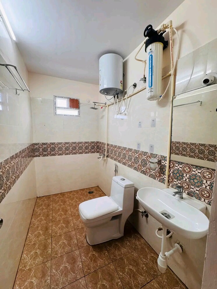 Bathroom, indiranagar 3 Bedroom 1800 Sq.Ft. Builder Floor In Indiranagar Bangalore 9103121