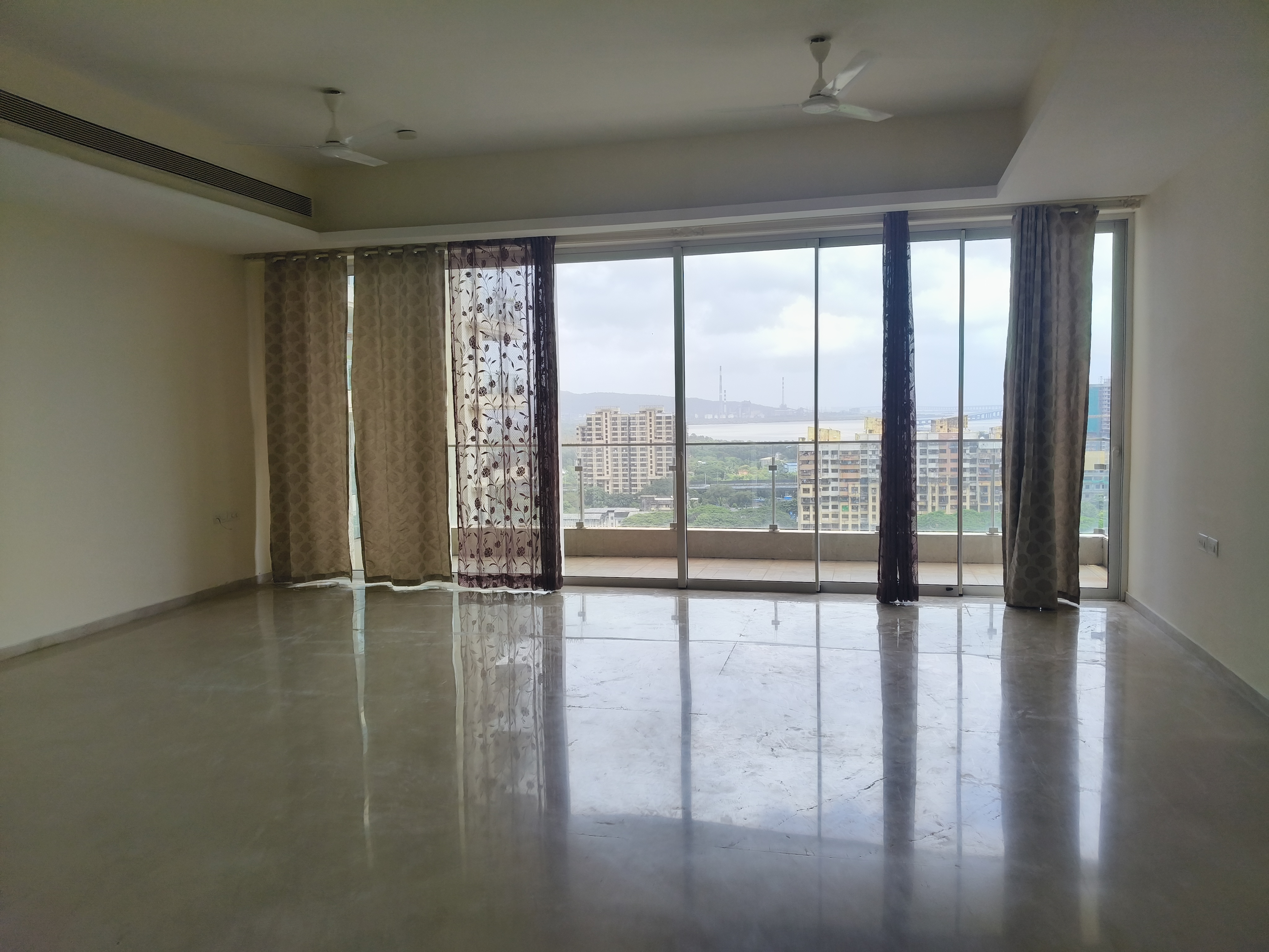 4 BHK + Pooja Room,Servant Room,Study Room 1731 Sq.Ft. Apartment in LnT Crescent Bay T6