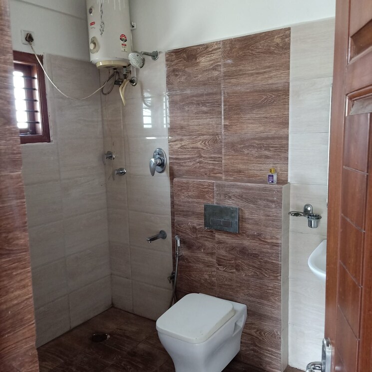 Bathroom, rt nagar 5 Bedroom 3500 Sq.Ft. Independent House In Rt Nagar Bangalore 9103137
