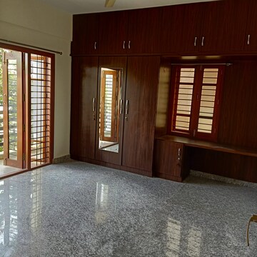 Room in 5 BHK Independent House at Rt Nagar – for Sale