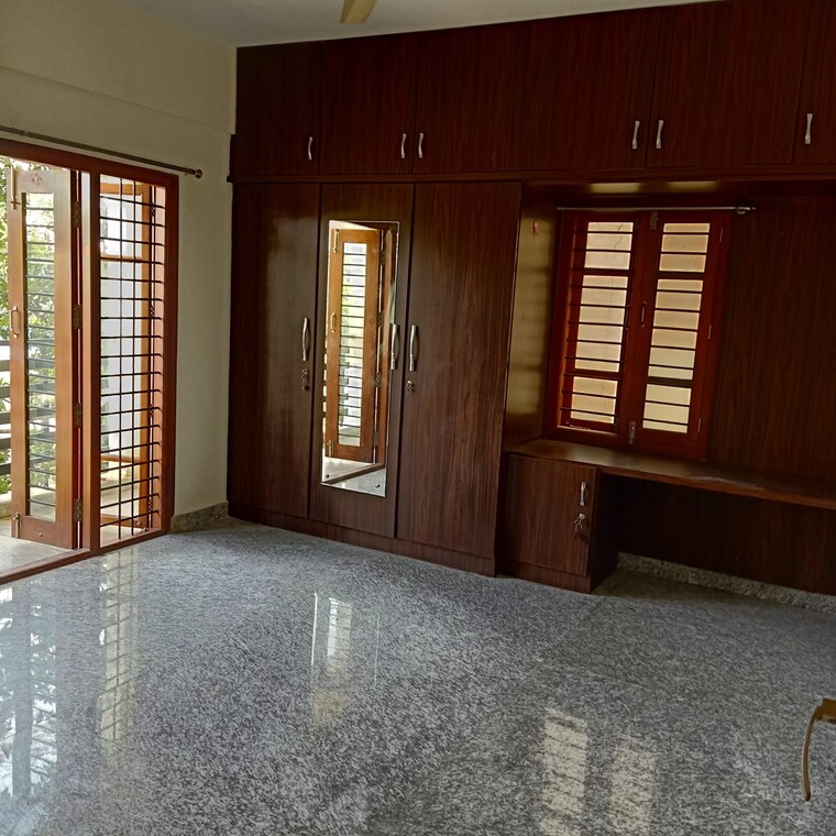 Room, rt nagar 5 Bedroom 3500 Sq.Ft. Independent House In Rt Nagar Bangalore 9103137
