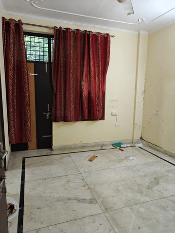 Room in 1 BHK Builder Floor at Sector 46 – for Rent