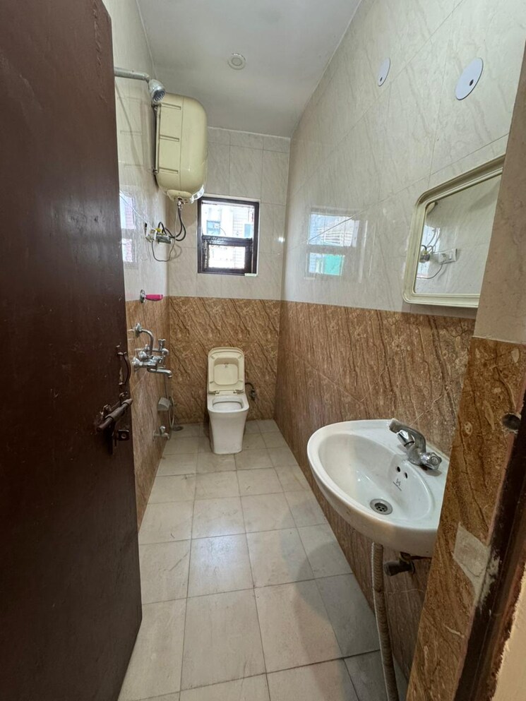 Bathroom, sector 46 2 Bedroom 1452 Sq.Ft. Builder Floor In Sector 46 Gurgaon 9103153