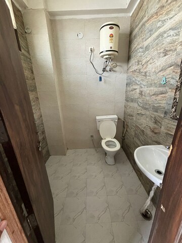 Bathroom in 2 BHK Builder Floor at Sector 46 – for Rent