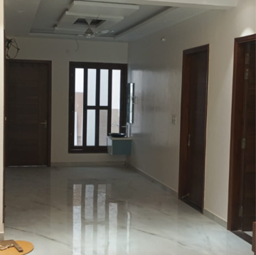 Room in 5 BHK Independent House at Sushant Golf City – for Rent