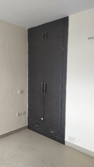 Furnished Amenities in 2.5 BHK Apartment at SRS Royal Hills, Sector 87 – for Sale