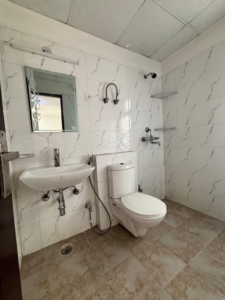 Bathroom, sector 41 3 Bedroom 3200 Sq.Ft. Independent House In Sector 41 Noida 9103210