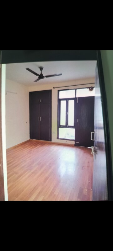 Room in 3 BHK Apartment at SRS Royal Hills, Sector 87 – for Rent