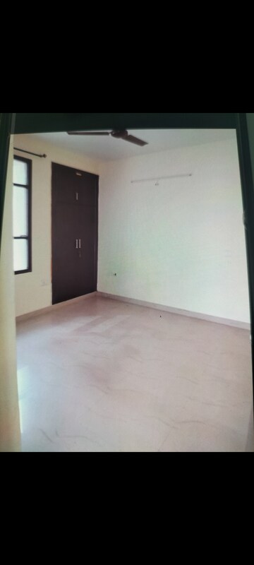 Room in 3 BHK Apartment at SRS Royal Hills, Sector 87 – for Rent