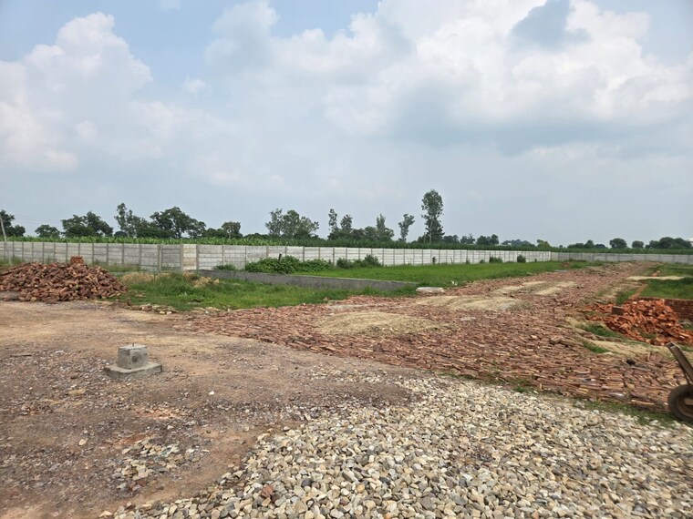 undefined, rohta road  105 Sq.Yd. Plot In Rohta Road Meerut 9103266
