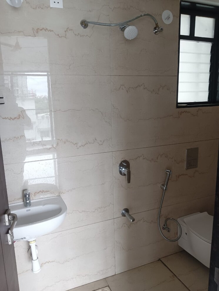 Bathroom, urban-skyline-phase-1 3 Bedroom 1100 Sq.Ft. Apartment In Ravet Pune 9103267