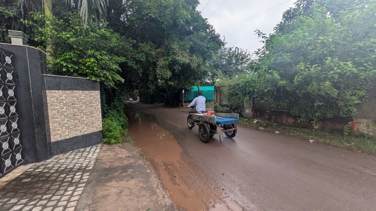  Parking, sector 135  1000 Sq.Yd. Plot In Sector 135 Noida 9103273