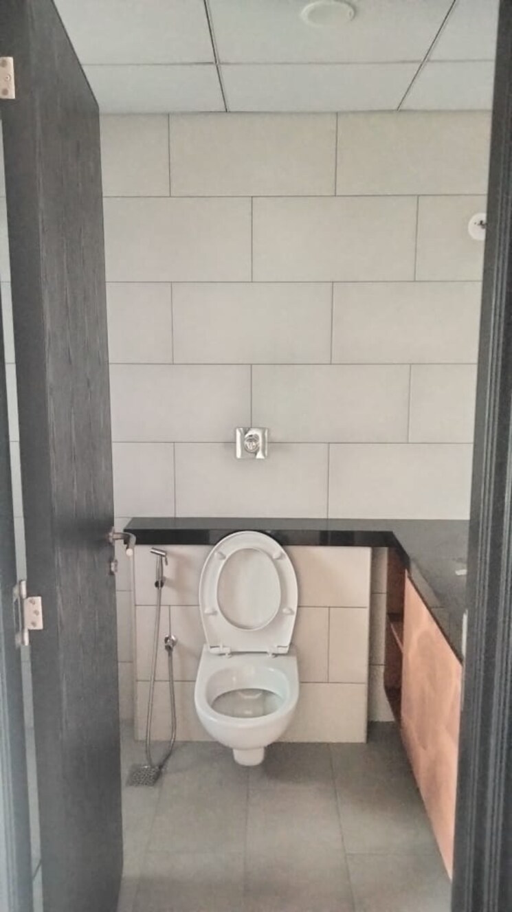 Bathroom, shapoorji-pallonji-joyville-gurgaon 2 Bedroom 734 Sq.Ft. Apartment In Sector 102 Gurgaon 9103298