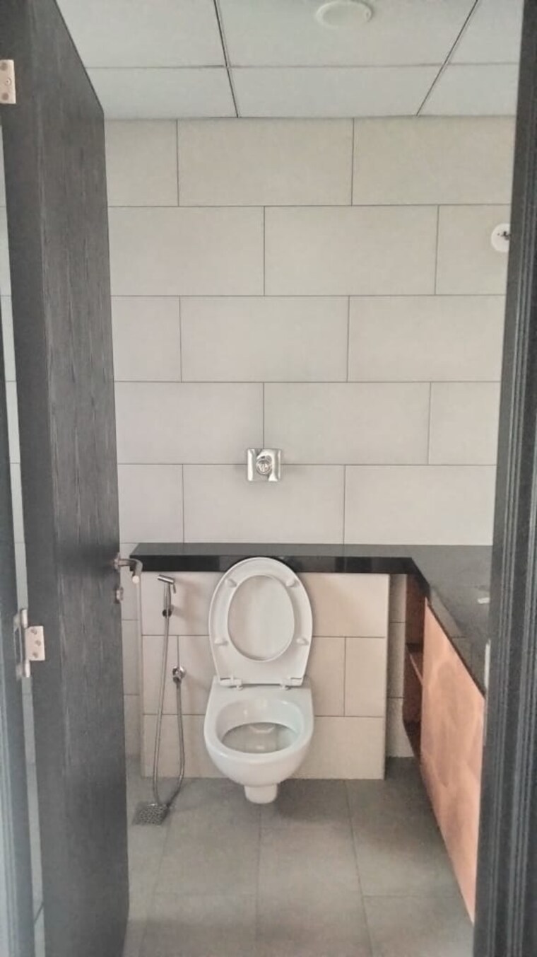 Bathroom, shapoorji-pallonji-joyville-gurgaon 2 Bedroom 734 Sq.Ft. Apartment In Sector 102 Gurgaon 9103298