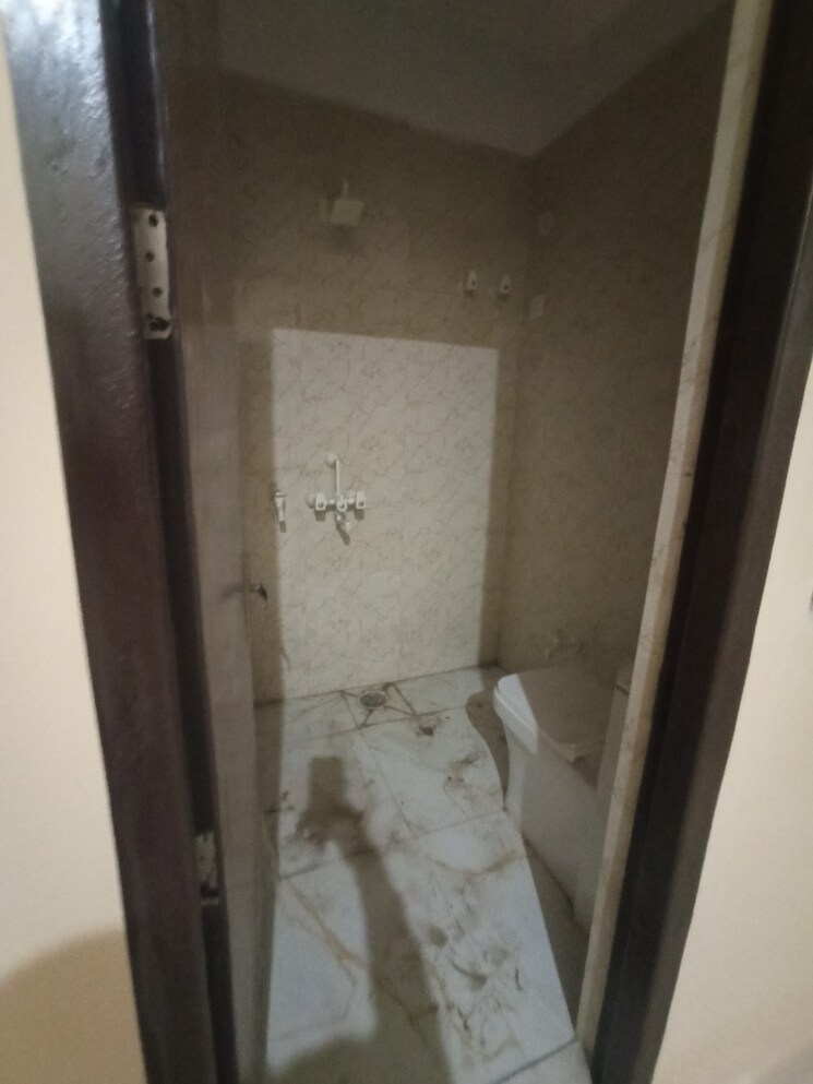 undefined, sector 112 6+ Bedroom 240 Sq.Yd. Independent House In Sector 112 Noida 9103306