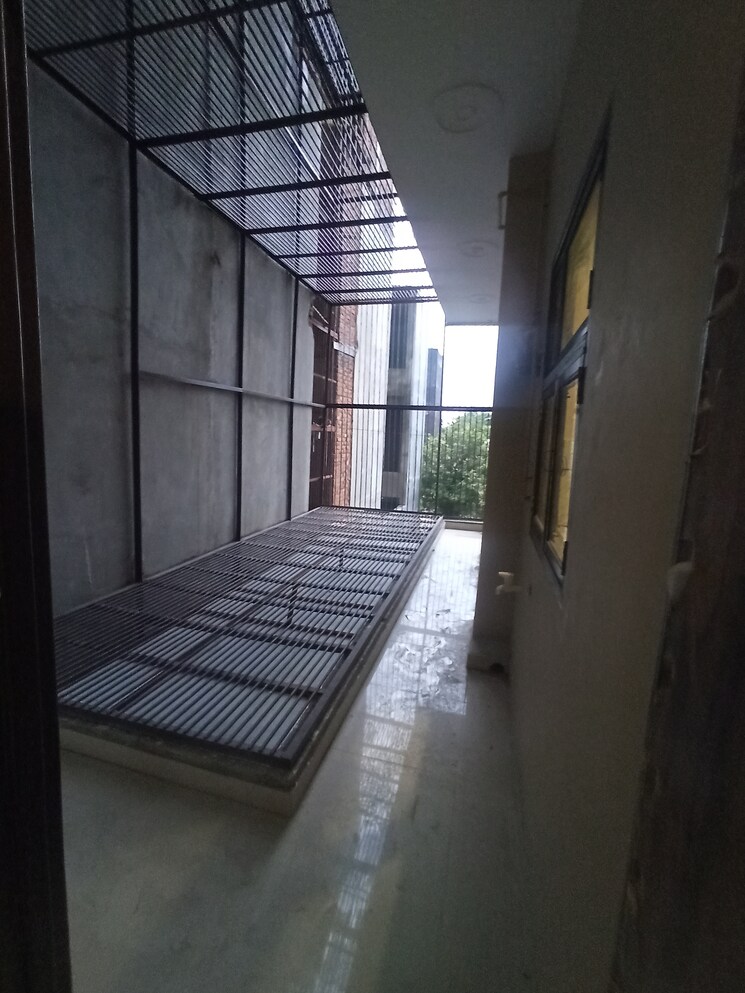 undefined, sector 112 6+ Bedroom 240 Sq.Yd. Independent House In Sector 112 Noida 9103306