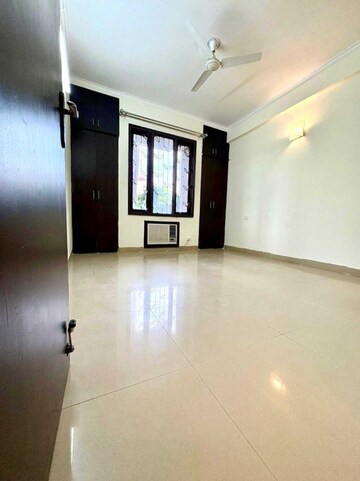 Room in 3 BHK Builder Floor at M2K Aura, Sector 47 – for Rent