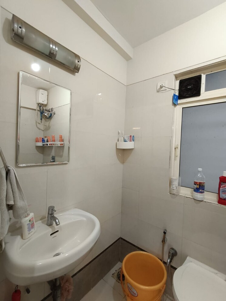 Bathroom, govardhangiri 2.5 Bedroom 800 Sq.Ft. Apartment In Goregaon West Mumbai 9103340