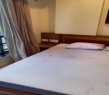 Bedroom in 3 BHK Apartment at Dadar East – for Rent