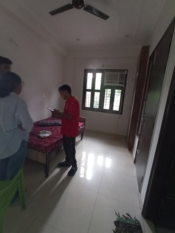 Room, sector 117 1 Bedroom 800 Sq.Ft. Builder Floor In Sector 117 Noida 9103367