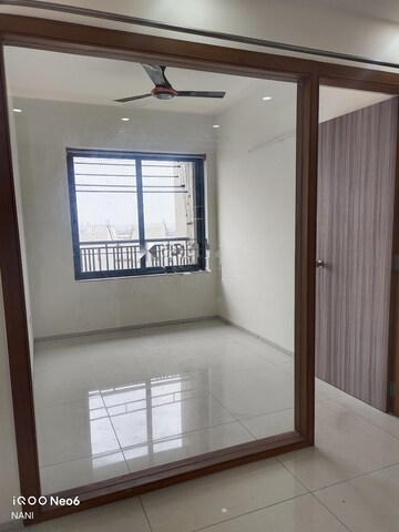 Room in 2.5 BHK Apartment at Arvind Oasis, Thanisandra – for Rent