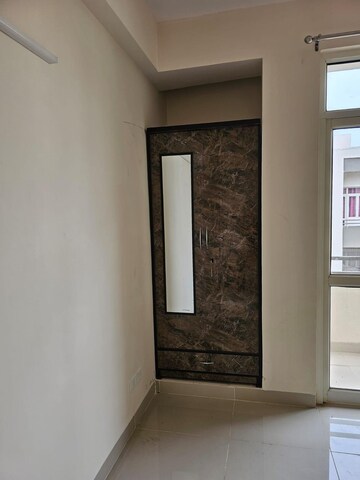 Room in 2 BHK Apartment at Wave Dream Homes, Wave City – for Rent